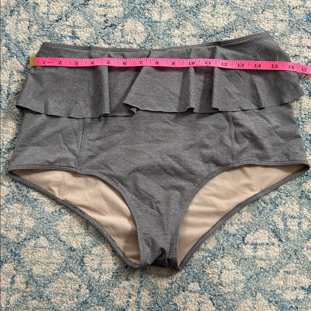 Gray Ruffled Women's Intimate swim bottoms Shorts large - Picture 4 of 6